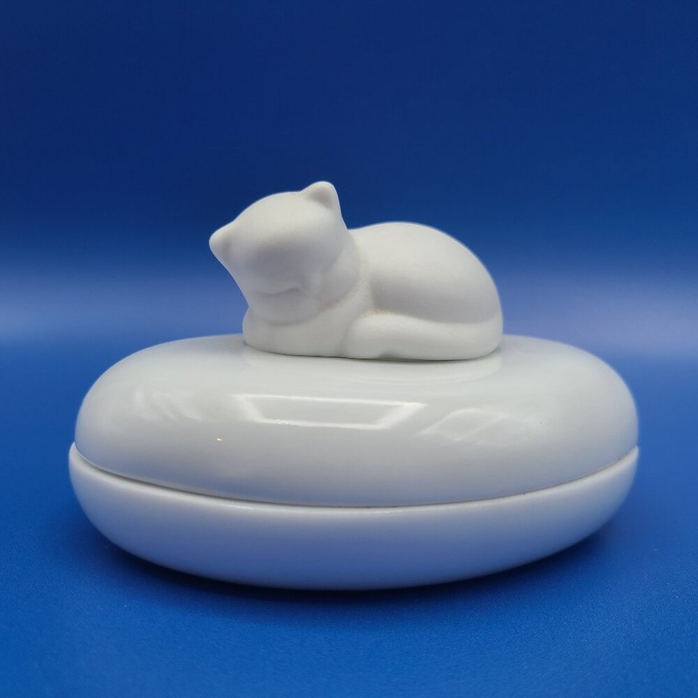 Vintage Crowning Touch White Sleeping Cat Kitten Porcelain Trinket Box